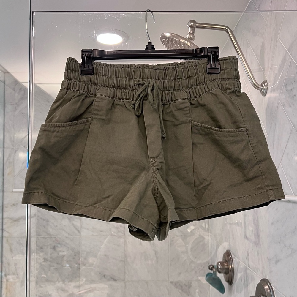 Aerie army green shorts with elastic waist. Worn once .